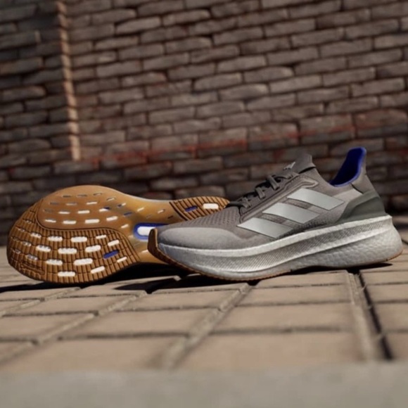 ADIDAS • Unisex Ultraboost 5X Shoes Sneakers Pickleball Athletic Gym Kicks - Picture 2 of 8